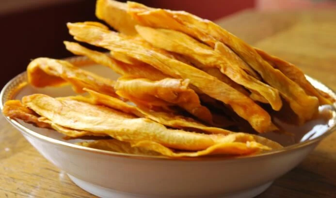 Kalorijas kaltētās mango šķēlēs